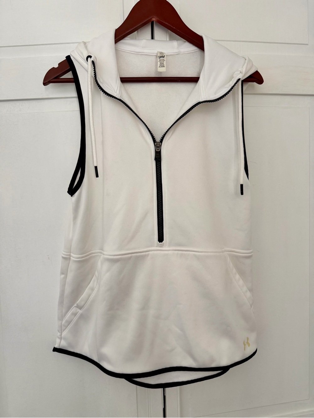 Under Armour cold gear Women’s White Sleeveless Hoodie Vest with Black Trim